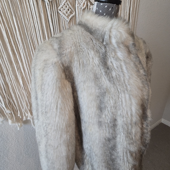 Elegant Gray Faux Fur Coat - Picture 2 of 6